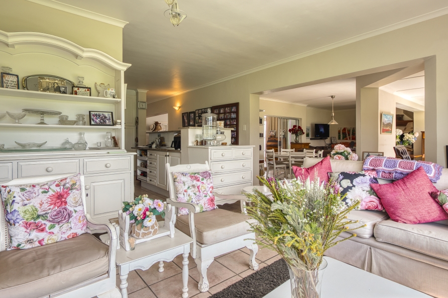 To Let 6 Bedroom Property for Rent in Greenways Golf Estate Western Cape